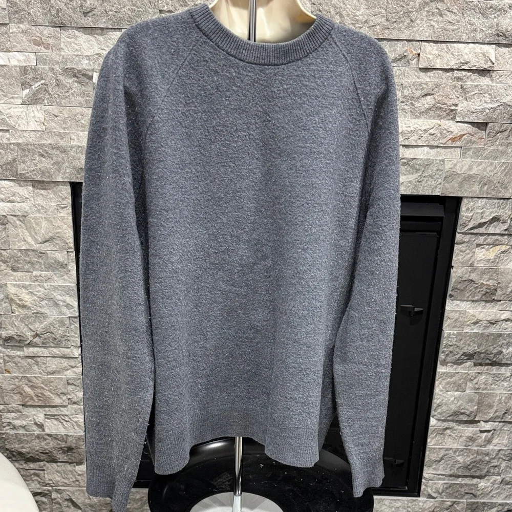 Banana Republic Men's Gray Crewneck Sweater